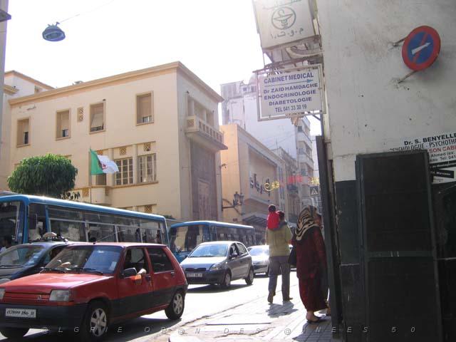 VOYAGE ORAN SEPTEMBRE 2006 41 10 sept. 06 - aprem - ECOLE JULES RENARD COTE RUE D ARZEW.JPG